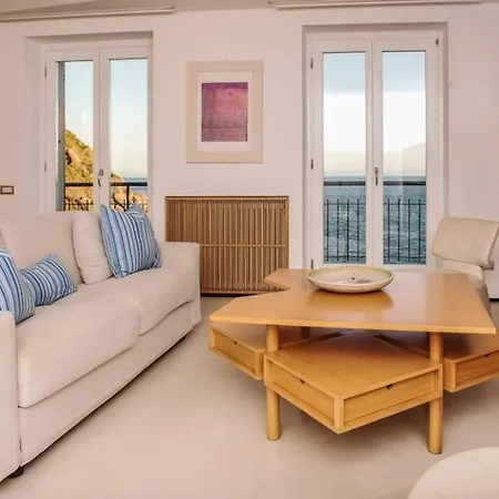 Appartement Carattino 12 Idyllic Seafront Retreat *