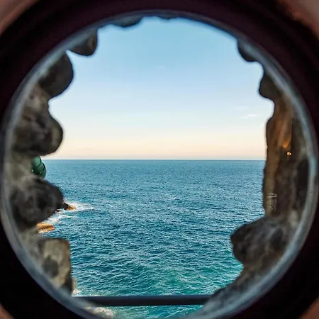 Carattino 12 Idyllic Seafront Retreat Appartement