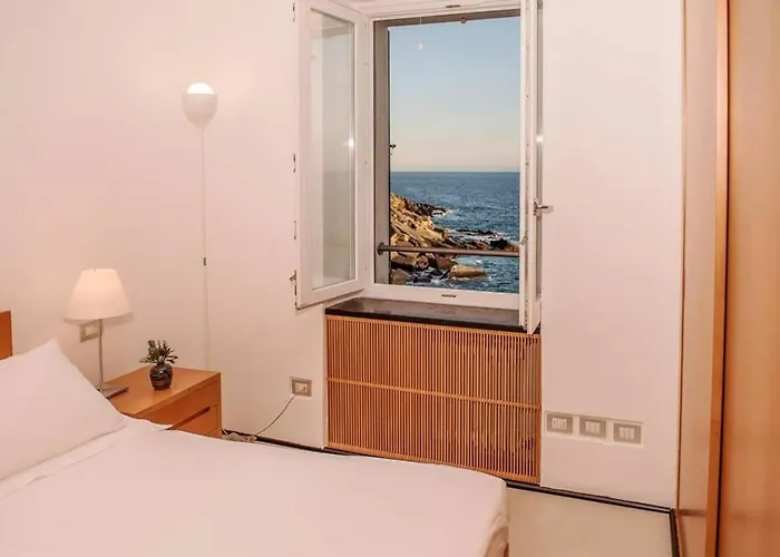 Lejlighed Carattino 12 Idyllic Seafront Retreat