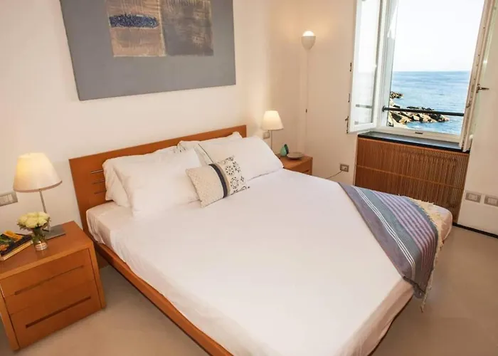 Carattino 12 Idyllic Seafront Retreat *