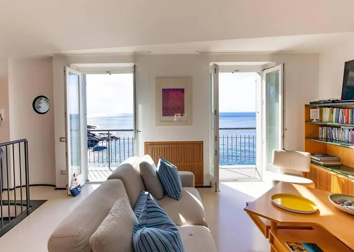 Carattino 12 Idyllic Seafront Retreat Vernazza